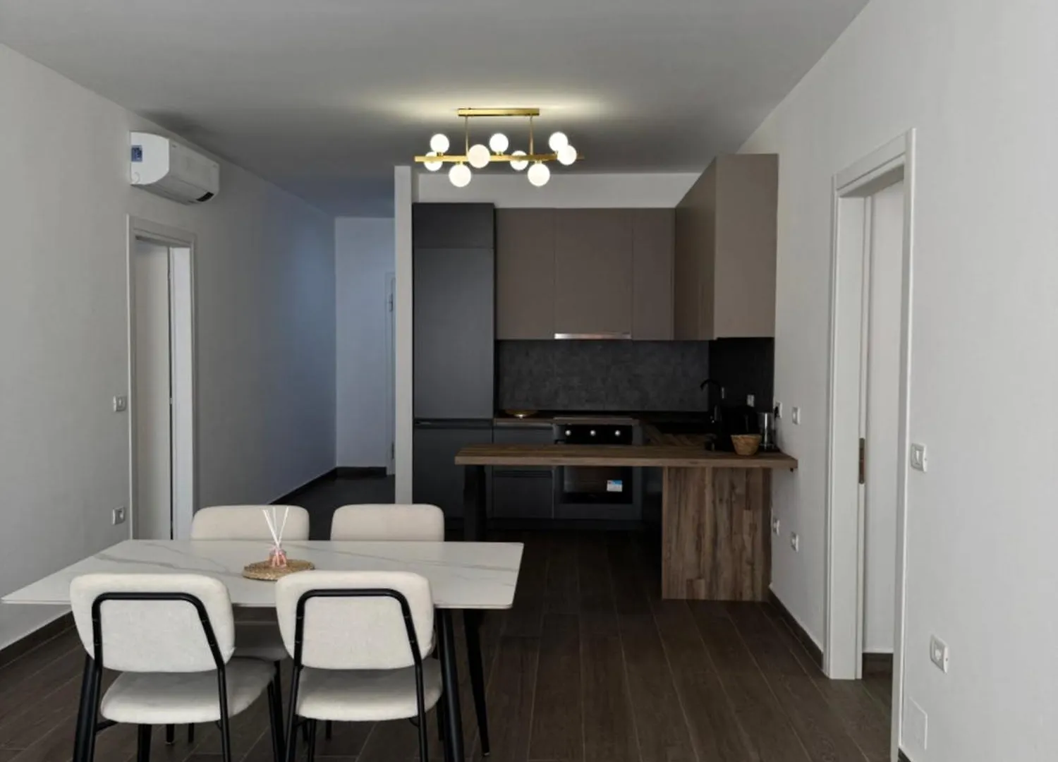 Free Parking Skanderbeg Square - Spacious Central Apartment تيرانا
